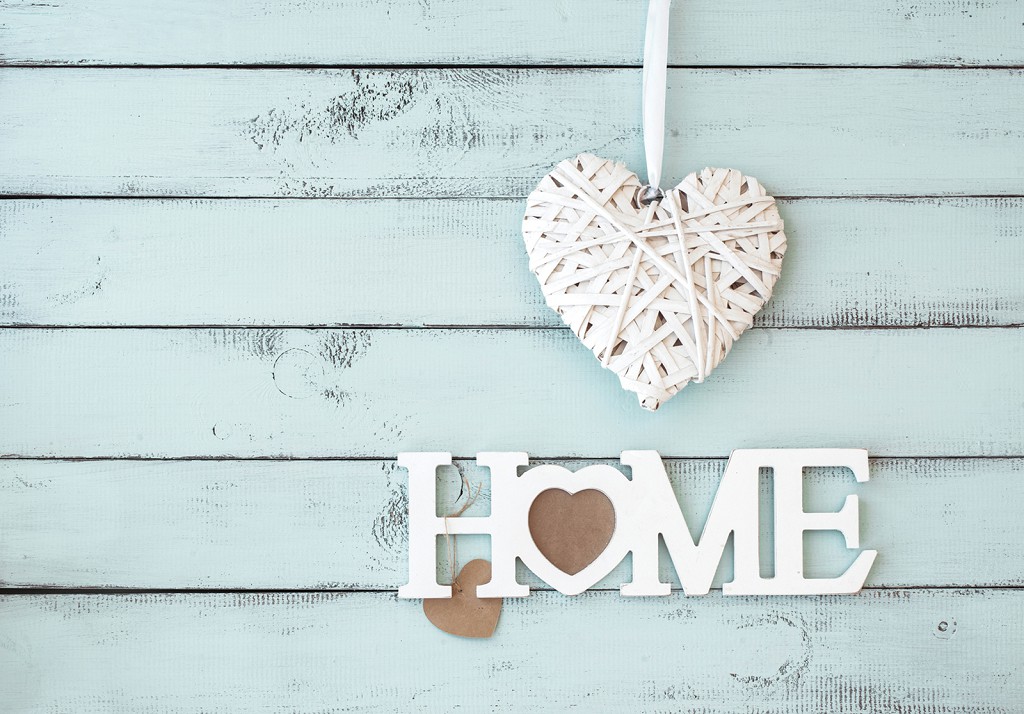 Любовь флизелиновые фотообои 312x219 см Сердце и надпись ДОМ на деревянных досках (10686VEXXL) +клей