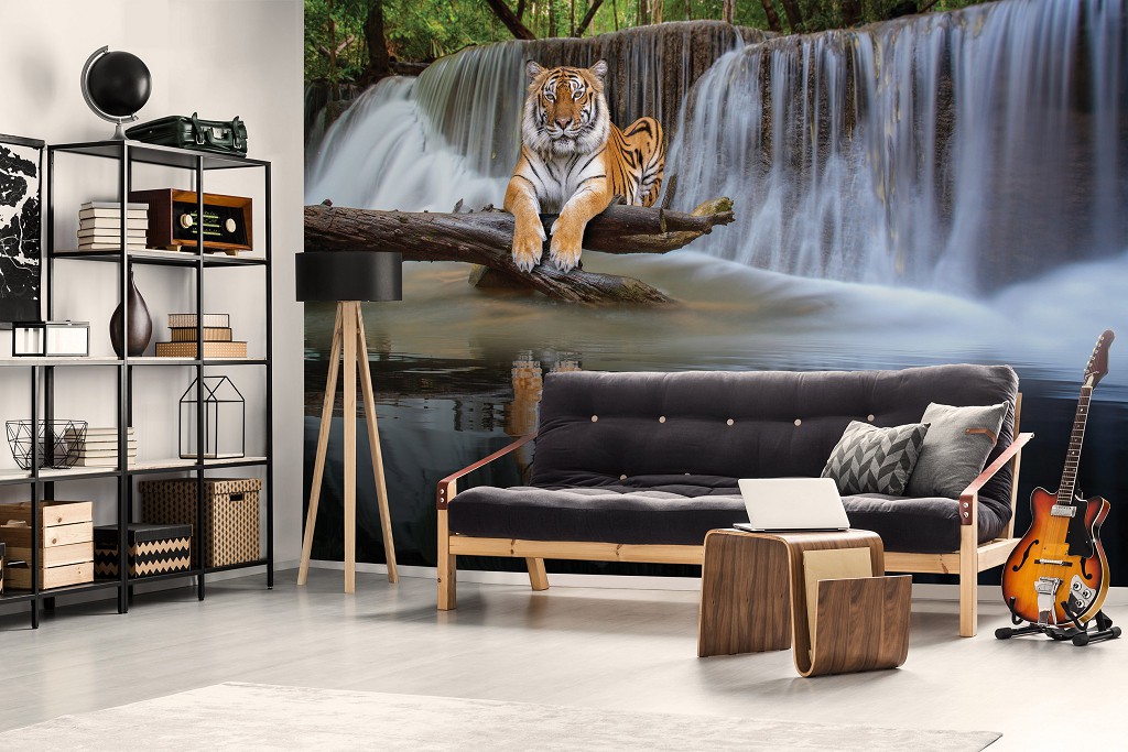Флизелиновые фотообои в зал 416x290 см 3D Природа Джунгли Тигр лежит у водопада (14591VEXXXXL)+клей