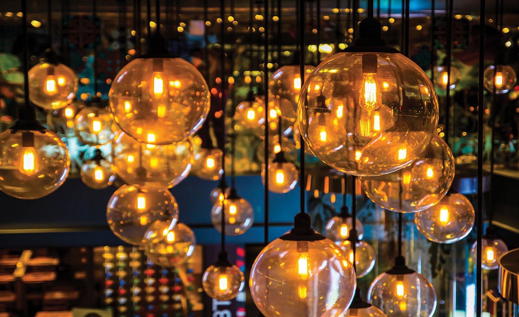 Флізелінові фотошпалери в інтер'єрі 312x219 см Електричні лампочки (1972VEXXL)+клей