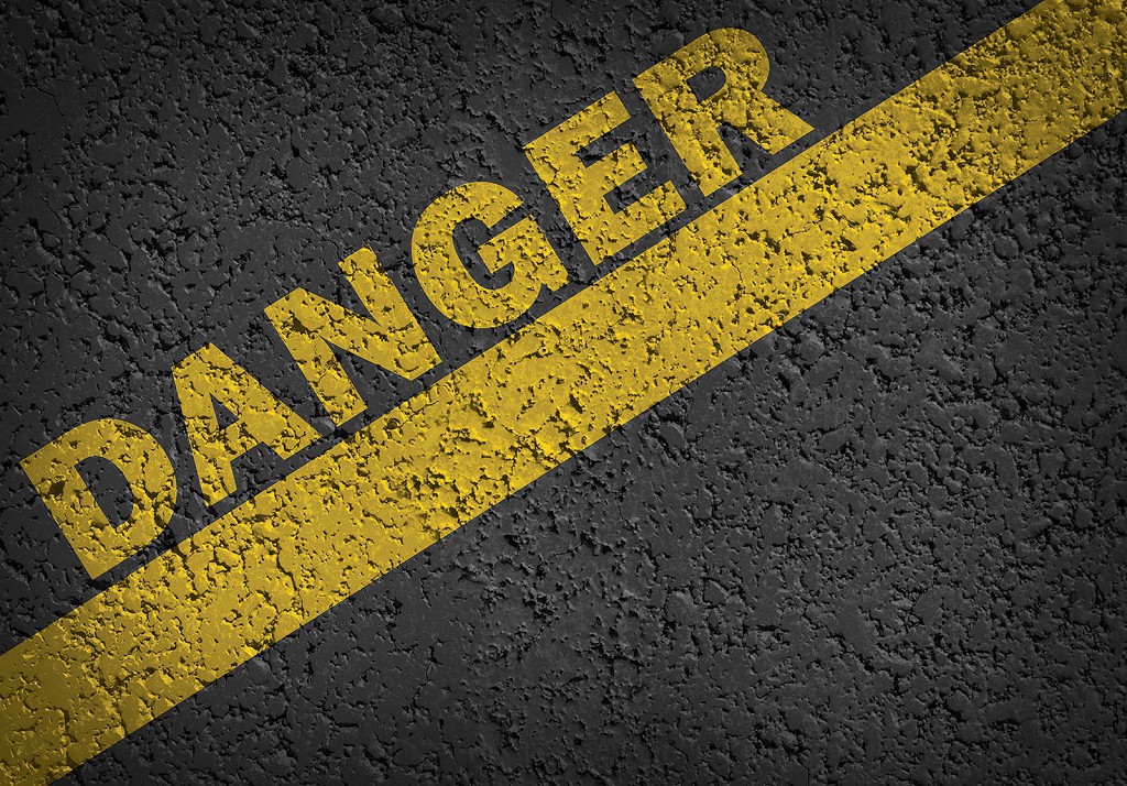 Флізелінові фотошпалери до зали 416x254 см Асфальтна дорога з написом DANGER (3725VEXXXL)+клей