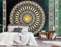Флізелінові фотошпалери в інтер'єрі спальні східний стиль 312x219 см Золота мандала у смарагді з візерунками (10121VEXXL) +клей