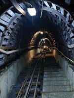 Зд флізелінові фотошпалери 206x275 см Старий занедбаний тунель (10614VEA) +клей - вид 1 мініатюра