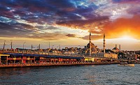Флизелиновые фотообои в спальню над кроватью фото 254x184 см Город Стамбул (1069V4)+клей
