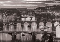 Флизелиновые черно-белые фотообои город в интерьере фото 254x184 см Пражские мосты через Влтаву (10718V4)+клей