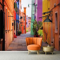 Комната с флизелиновыми 3д фото обоями города 416x290 см Узкая цветная улочка Бурано Венеция (10745VEXXXXL) +клей