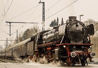 3д потяг флізелінові фотошпалери 368x254 см Чорний паровоз у дорозі (11388V8) +клей - вид 1 мініатюра