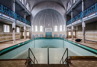 Флизелиновые обои города фото Архитектура Здание 254x184 см 3D Пустой заброшенный бассейн (12635V4)+клей - вид 1 миниатюра