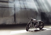 Флизелиновые фотообои в спальню мальчика 3D Мотоцикл в гараже Транспорт Индустриальный Лофт (12646V)+клей - вид 1 миниатюра