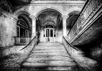 Флизелиновые 3д фотообои винтаж 312x219 см Архитектурные черно-белые - Лестница в старом доме (13366VEXXL)+клей - вид 1 миниатюра