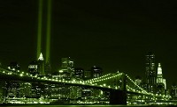 Дизайн зала флизелиновые фотообои 312x219 см Нью-Йорк Бруклинский Мост в зеленых огнях (231VEXXL)+клей