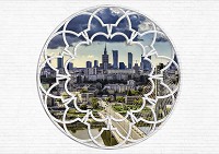 Готовые флизелиновые фотообои 416x254 см 3Д город Варшава за круглым окном и белой кирпичной стеной 2422VEXXXL+клей