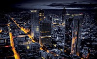 Флізелінові чорні 3д фото шпалери 368х254 см Нічний міста не спить (329V8)+клей