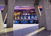 Готовые флизелиновые фотообои 368x254 см Вечерний город Прага за 3D бетонными колоннами (3647V8)+клей